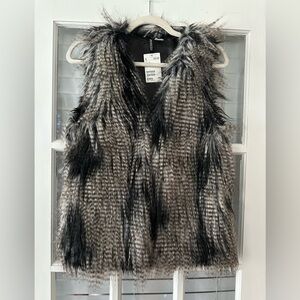 NWT H&M Divided Women’s 8 Black / White Faux Fur Vest